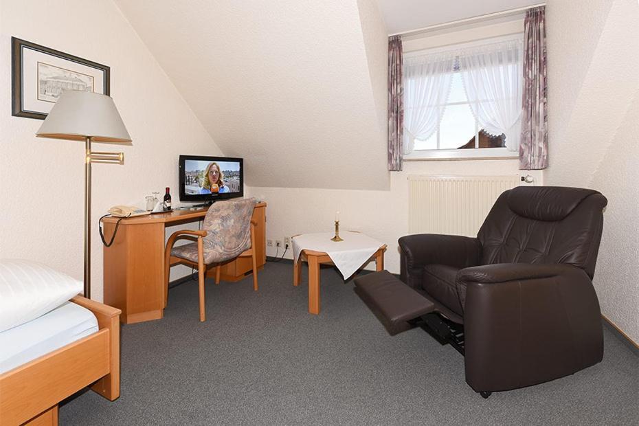 נויהרלינגרזיל Hotel Garni Poggenstool מראה חיצוני תמונה